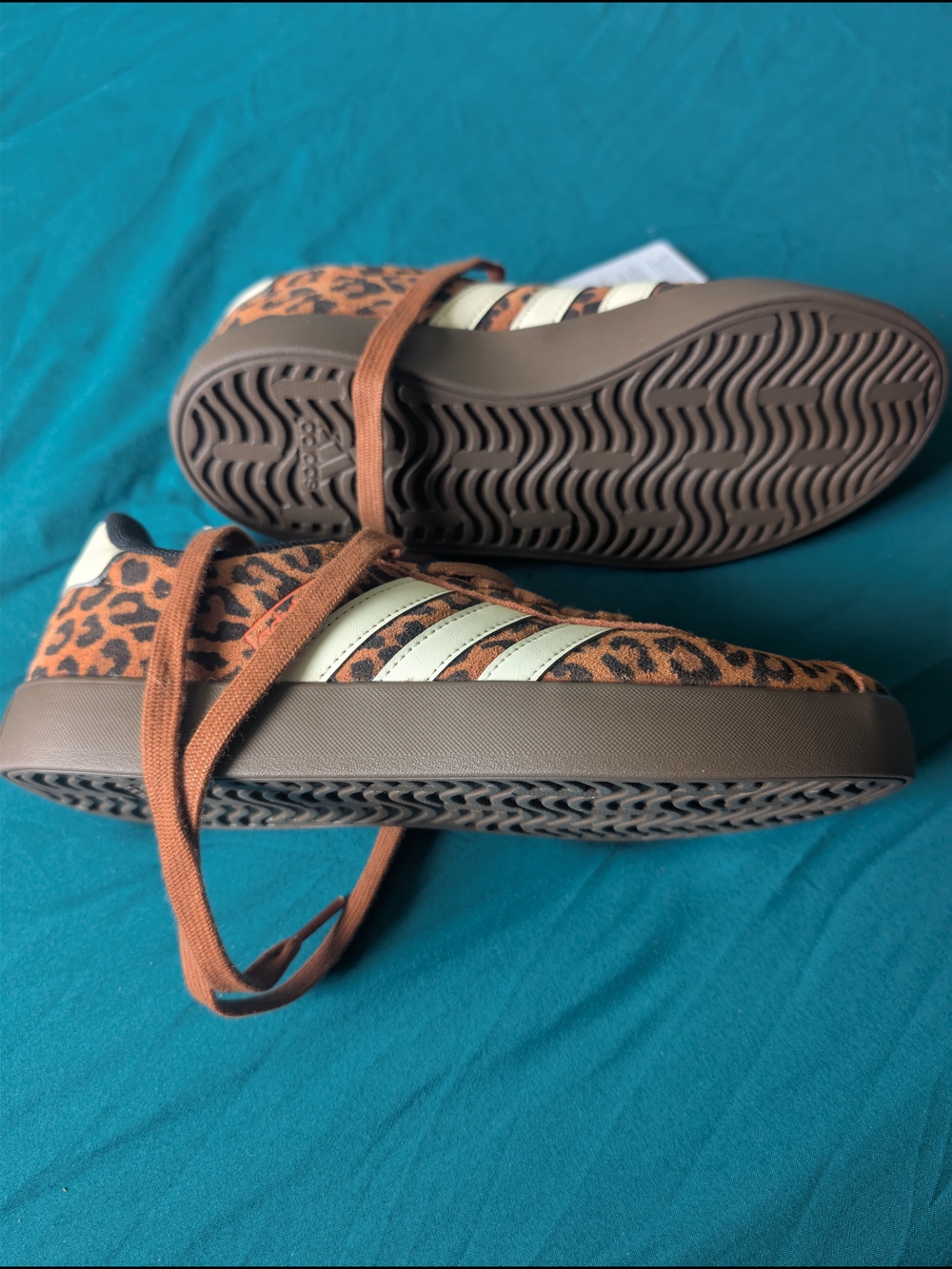 NWT Adidas Leopard VL Court 3.0 Sneakers - Picture 4 of 7